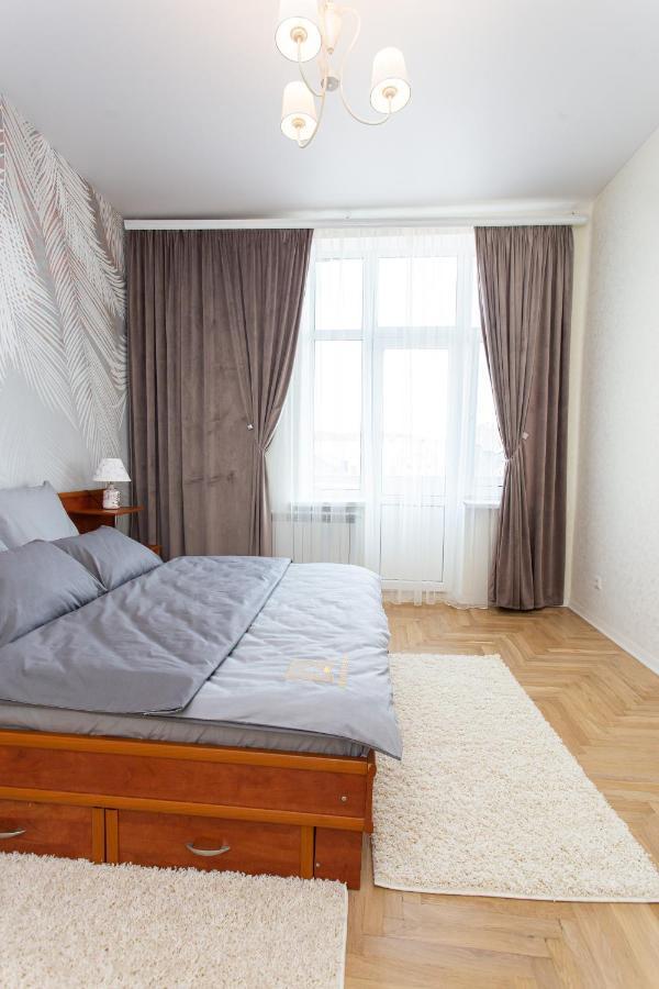 центр просторі апартаменти, поруч площа * Ternopil