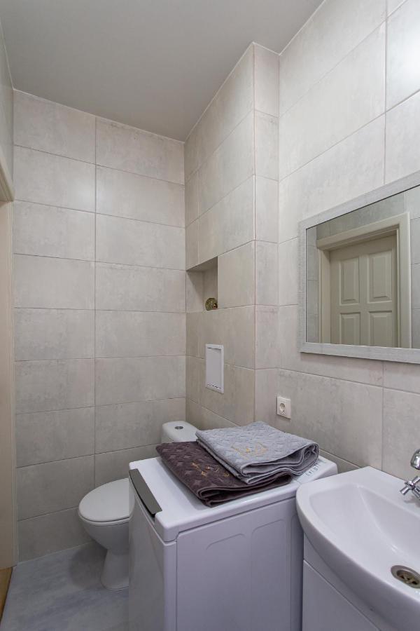 Apartment центр просторі апартаменти, поруч площа *