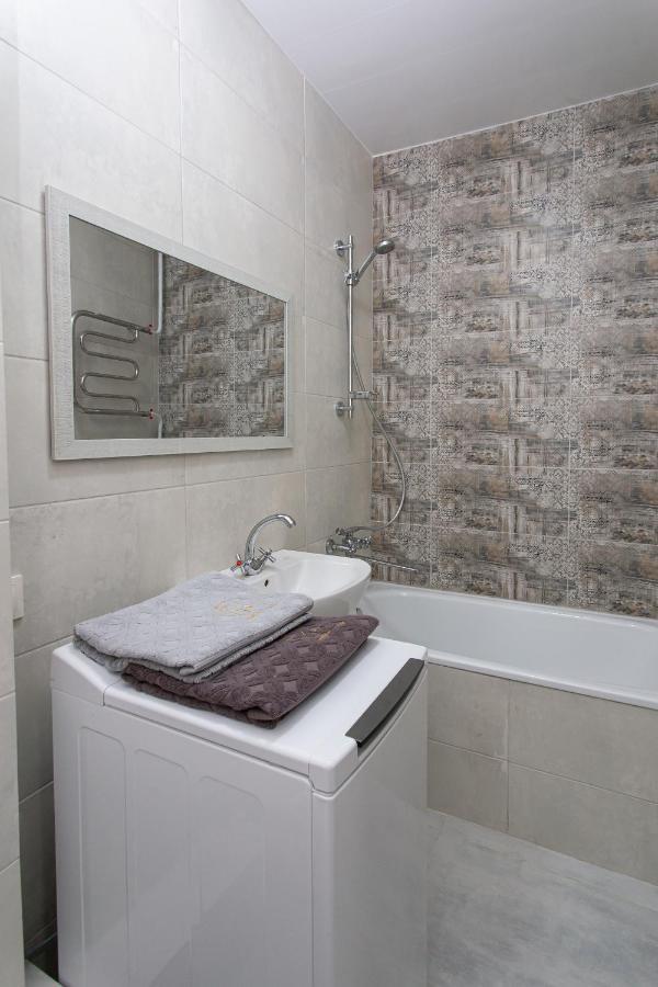 центр просторі апартаменти, поруч площа Apartment